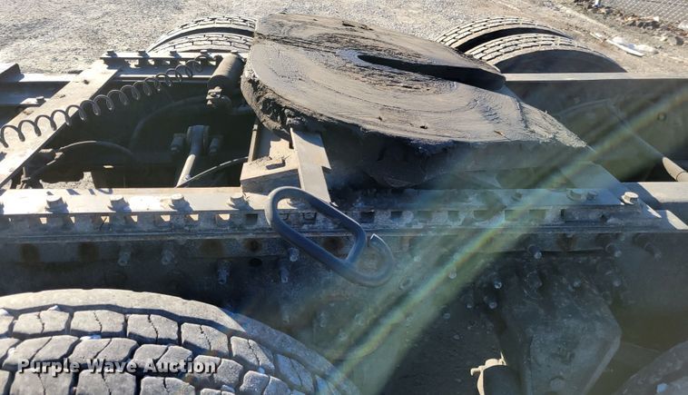 image for item KH9921 1998 Volvo VN  semi truck