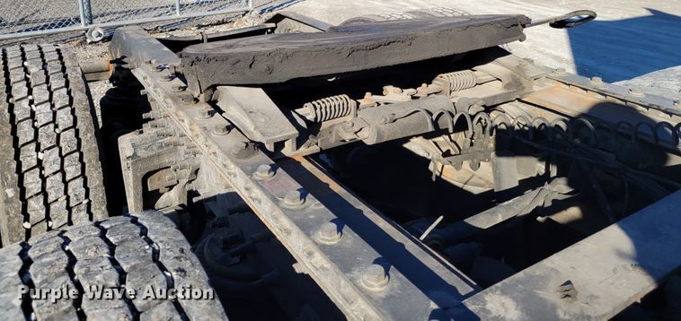 image for item KH9921 1998 Volvo VN  semi truck