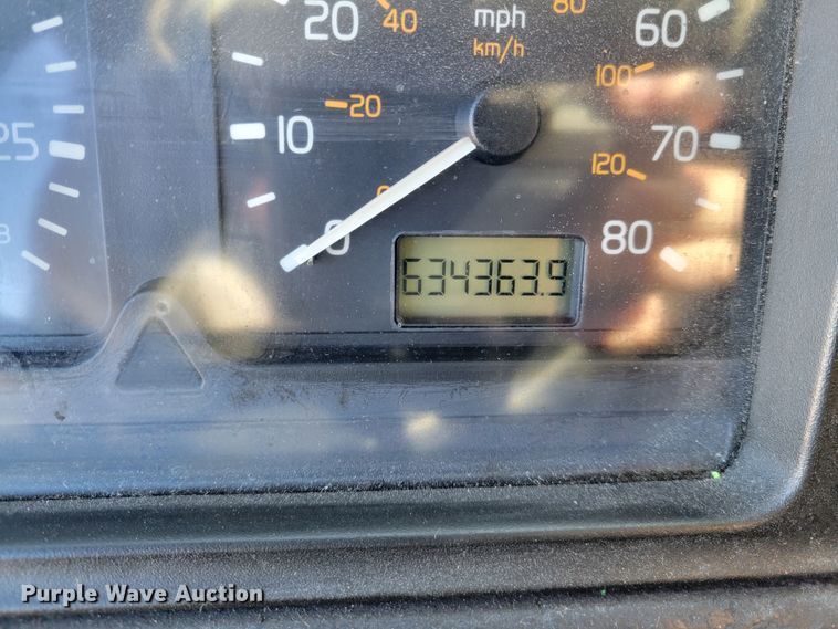 image for item KH9921 1998 Volvo VN  semi truck