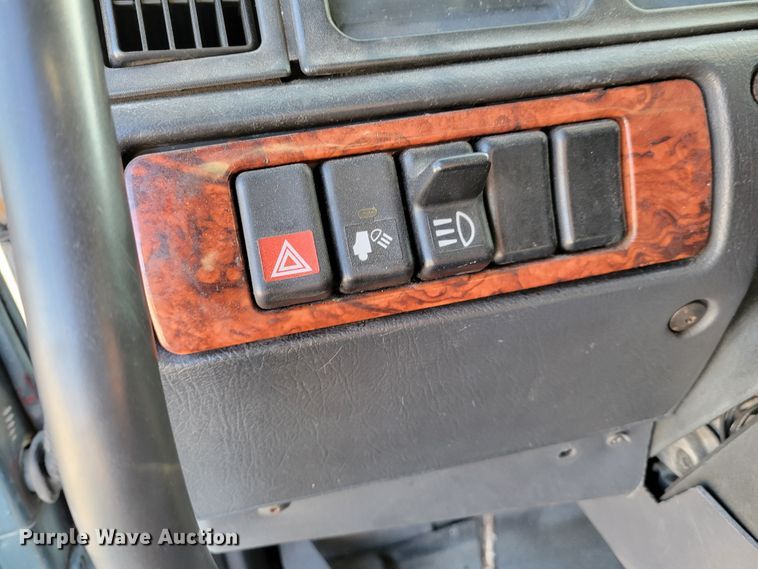 image for item KH9921 1998 Volvo VN  semi truck