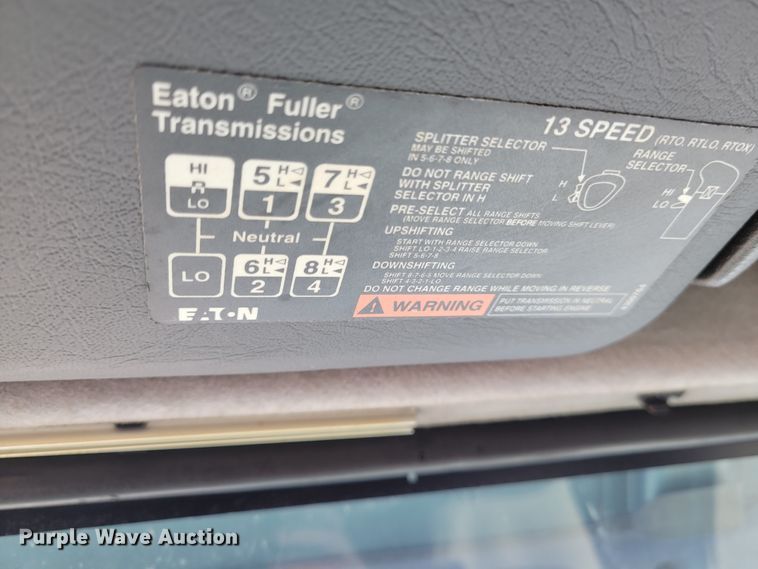 image for item KH9921 1998 Volvo VN  semi truck