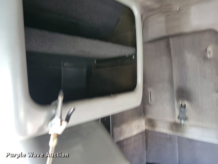 image for item KH9921 1998 Volvo VN  semi truck