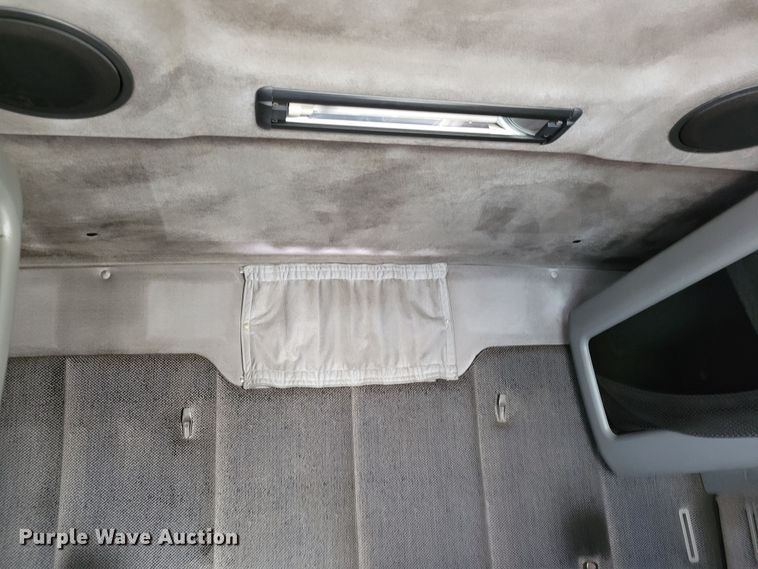 image for item KH9921 1998 Volvo VN  semi truck