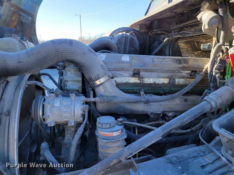 image for item KH9921 1998 Volvo VN  semi truck