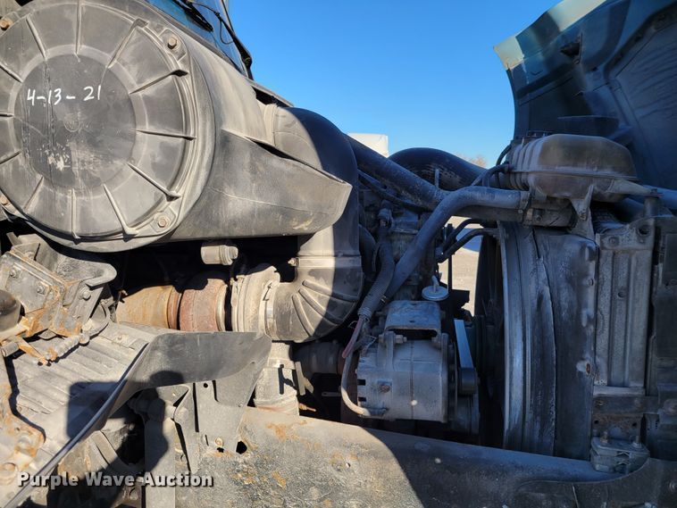 image for item KH9921 1998 Volvo VN  semi truck