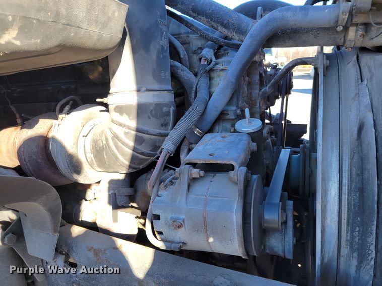 image for item KH9921 1998 Volvo VN  semi truck