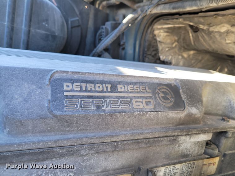 image for item KH9921 1998 Volvo VN  semi truck