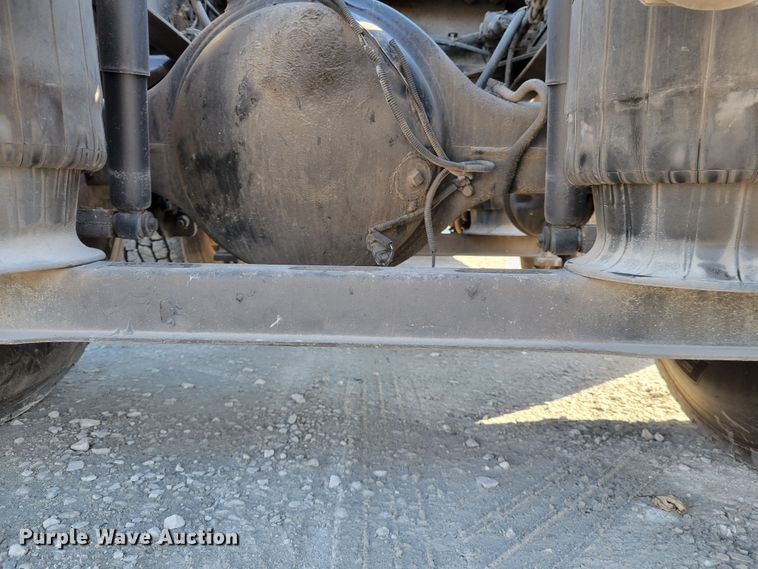 image for item KH9921 1998 Volvo VN  semi truck