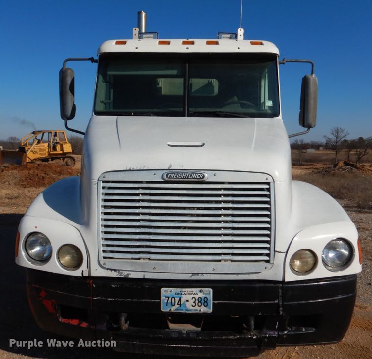 image for item KQ9605 1999 Freightliner Century Class  semi truck