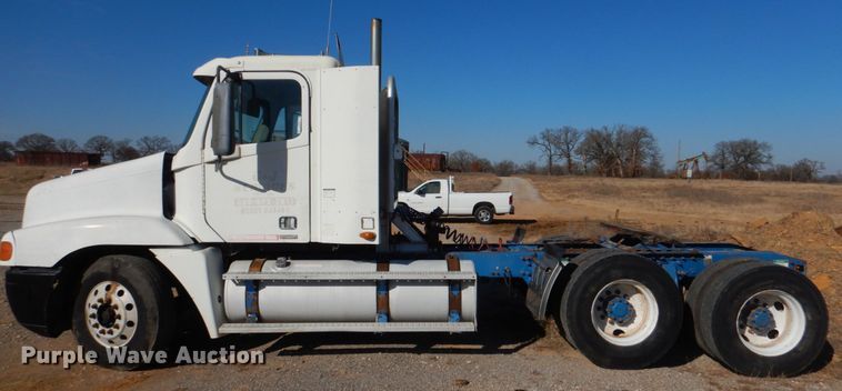 image for item KQ9605 1999 Freightliner Century Class  semi truck