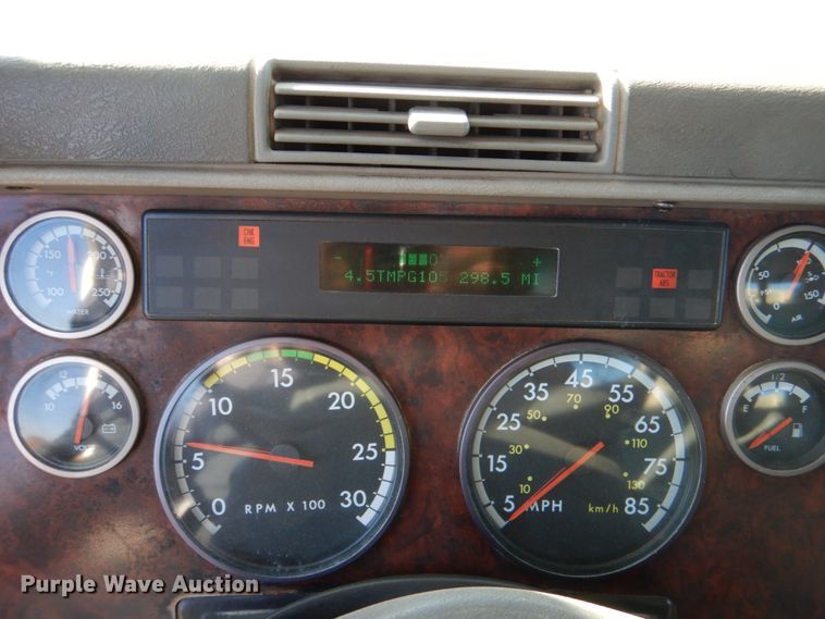 image for item KQ9605 1999 Freightliner Century Class  semi truck