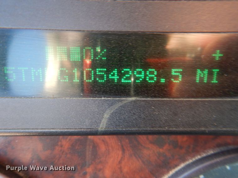 image for item KQ9605 1999 Freightliner Century Class  semi truck