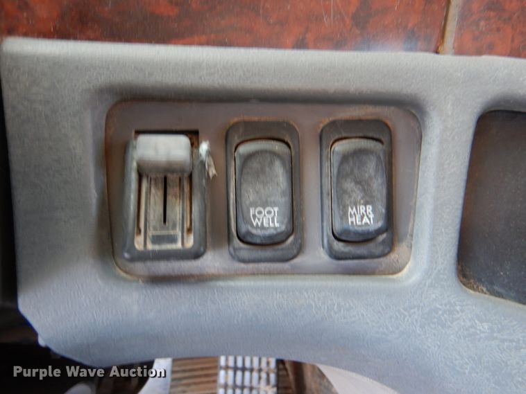 image for item KQ9605 1999 Freightliner Century Class  semi truck