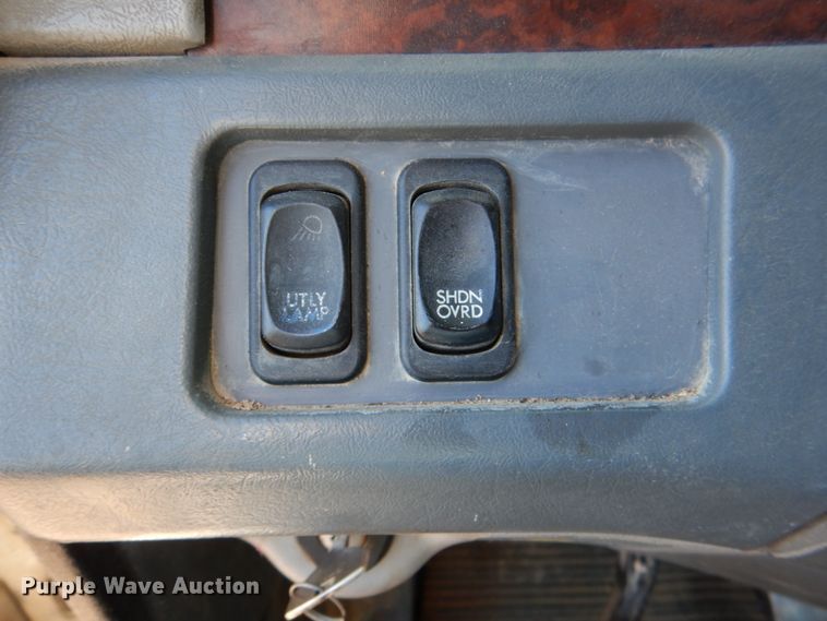 image for item KQ9605 1999 Freightliner Century Class  semi truck