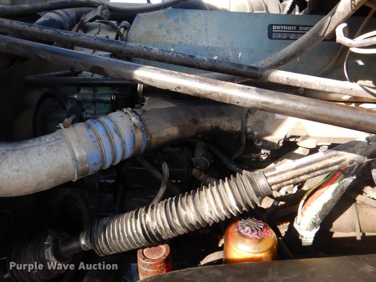 image for item KQ9605 1999 Freightliner Century Class  semi truck