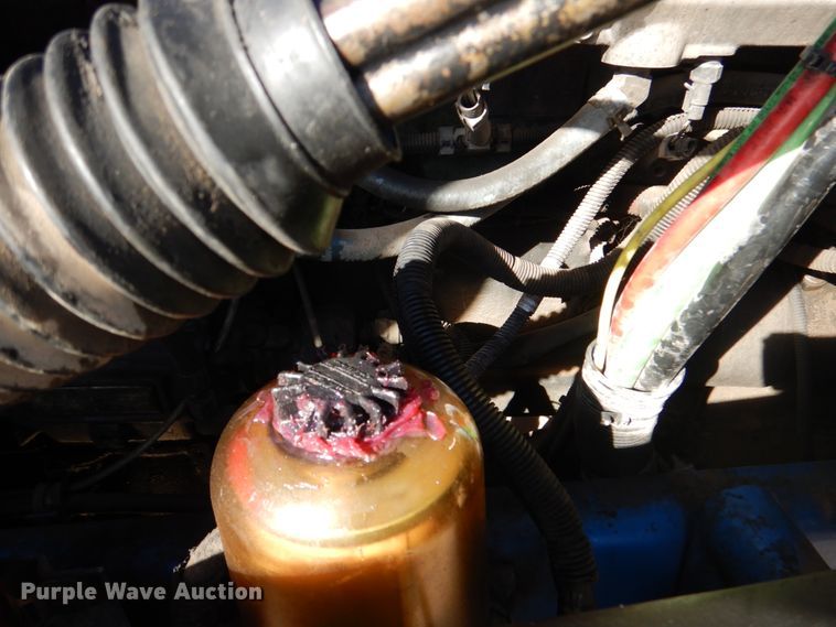 image for item KQ9605 1999 Freightliner Century Class  semi truck