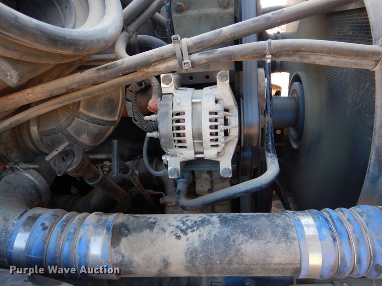 image for item KQ9605 1999 Freightliner Century Class  semi truck