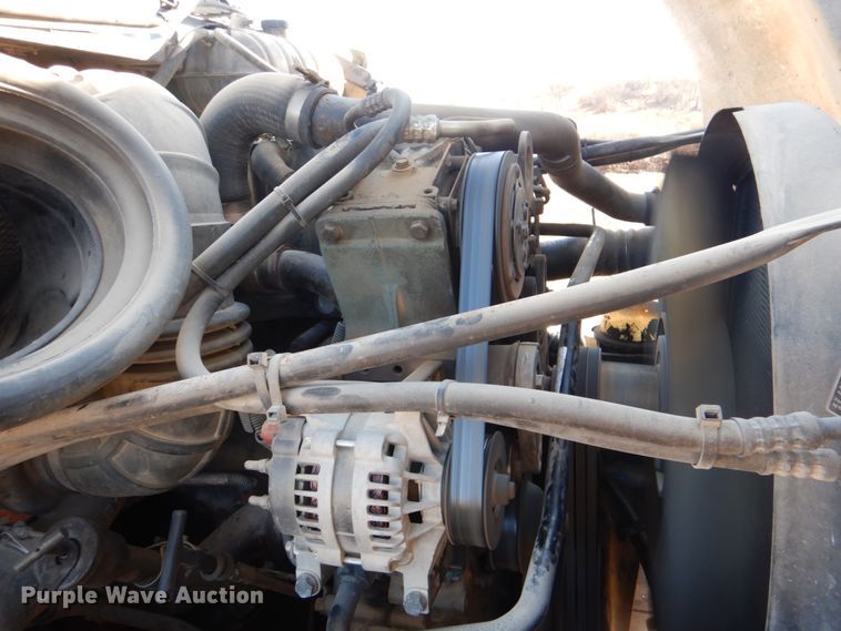 image for item KQ9605 1999 Freightliner Century Class  semi truck