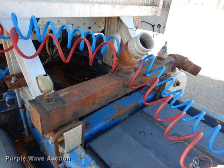 image for item KQ9605 1999 Freightliner Century Class  semi truck