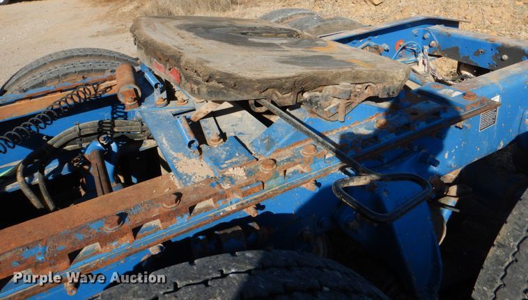 image for item KQ9605 1999 Freightliner Century Class  semi truck