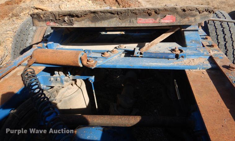 image for item KQ9605 1999 Freightliner Century Class  semi truck