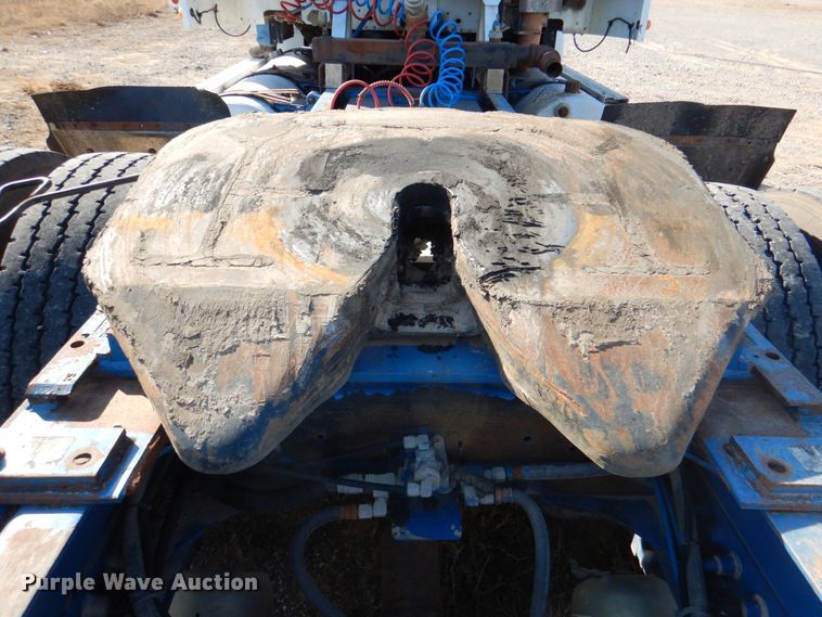 image for item KQ9605 1999 Freightliner Century Class  semi truck