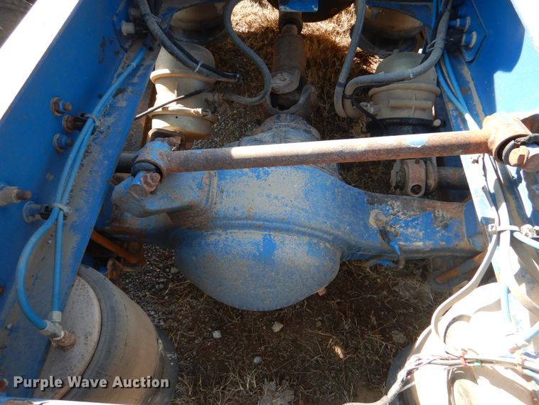 image for item KQ9605 1999 Freightliner Century Class  semi truck