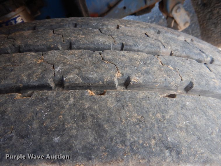 image for item KQ9605 1999 Freightliner Century Class  semi truck