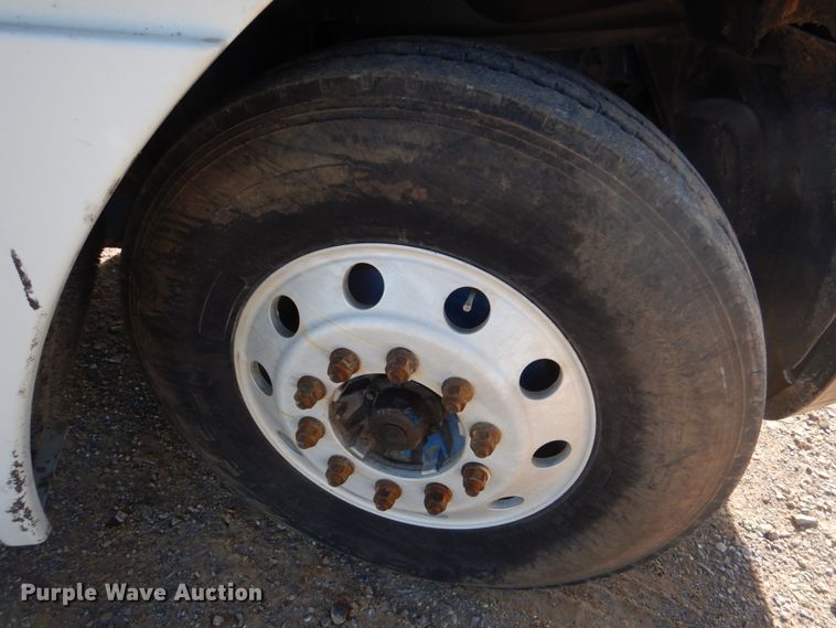 image for item KQ9605 1999 Freightliner Century Class  semi truck