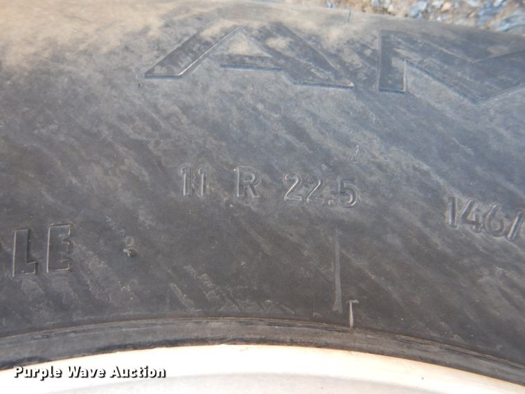 image for item KQ9605 1999 Freightliner Century Class  semi truck