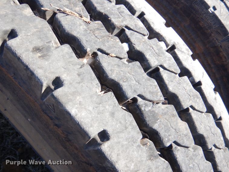 image for item KQ9605 1999 Freightliner Century Class  semi truck