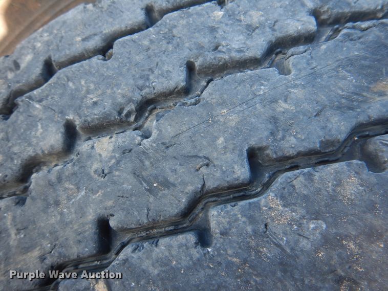 image for item KQ9605 1999 Freightliner Century Class  semi truck