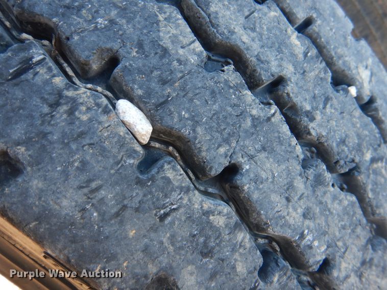 image for item KQ9605 1999 Freightliner Century Class  semi truck