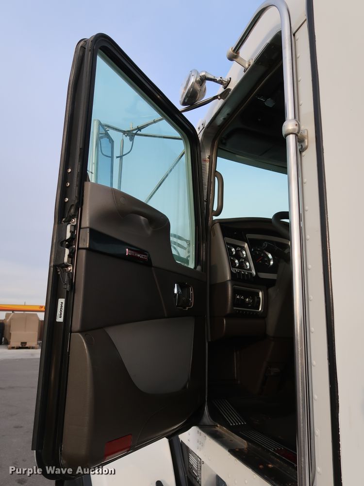 image for item KY9723 2012 Kenworth T800  semi truck