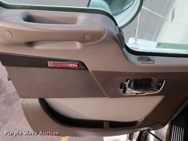 image for item KY9723 2012 Kenworth T800  semi truck