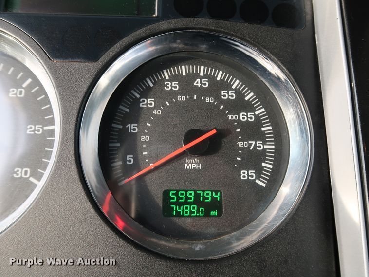 image for item KY9723 2012 Kenworth T800  semi truck