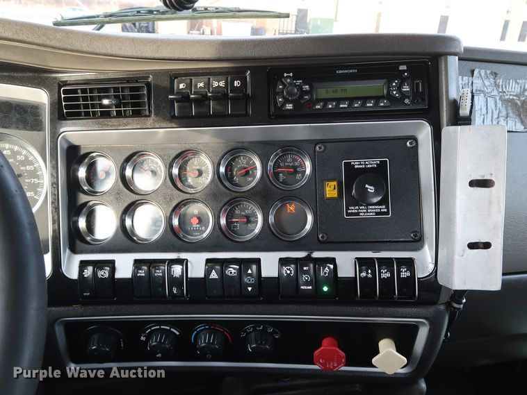 image for item KY9723 2012 Kenworth T800  semi truck