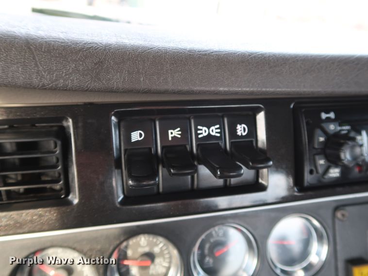 image for item KY9723 2012 Kenworth T800  semi truck