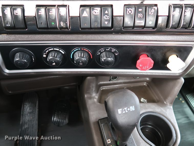 image for item KY9723 2012 Kenworth T800  semi truck