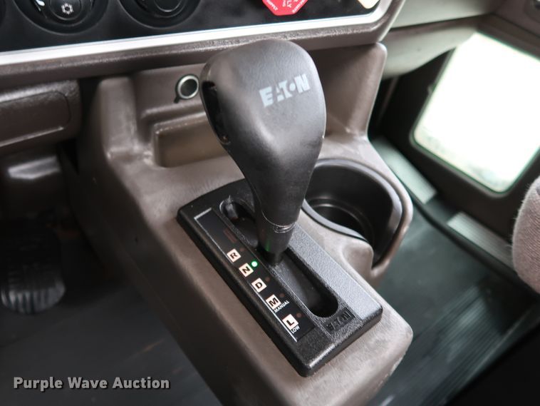 image for item KY9723 2012 Kenworth T800  semi truck