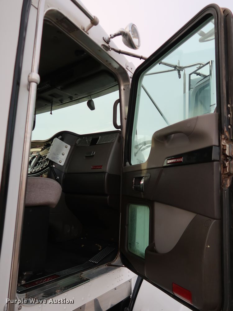 image for item KY9723 2012 Kenworth T800  semi truck