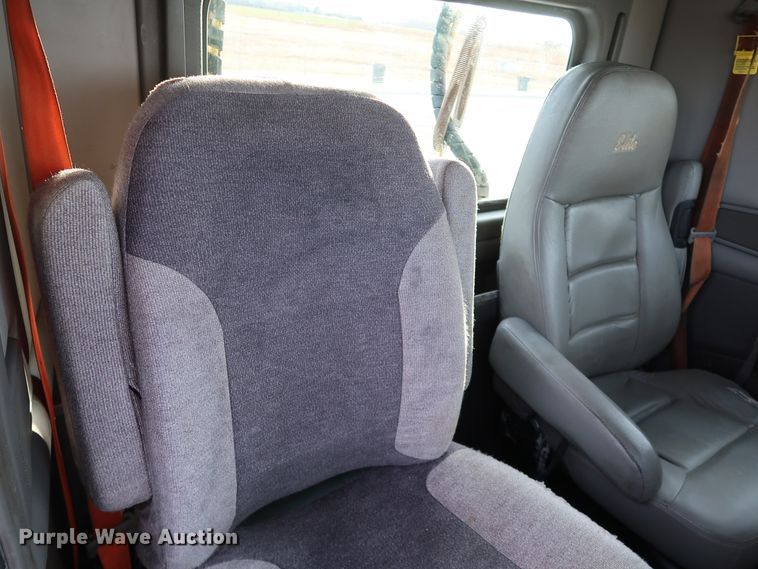 image for item KY9723 2012 Kenworth T800  semi truck