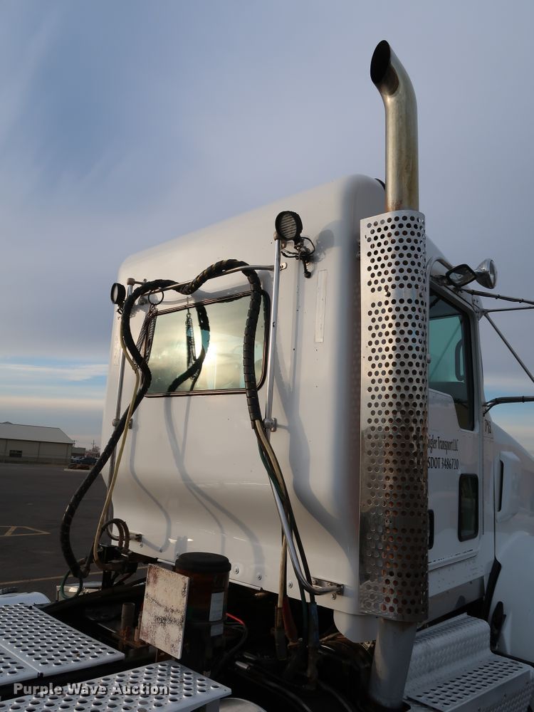 image for item KY9723 2012 Kenworth T800  semi truck