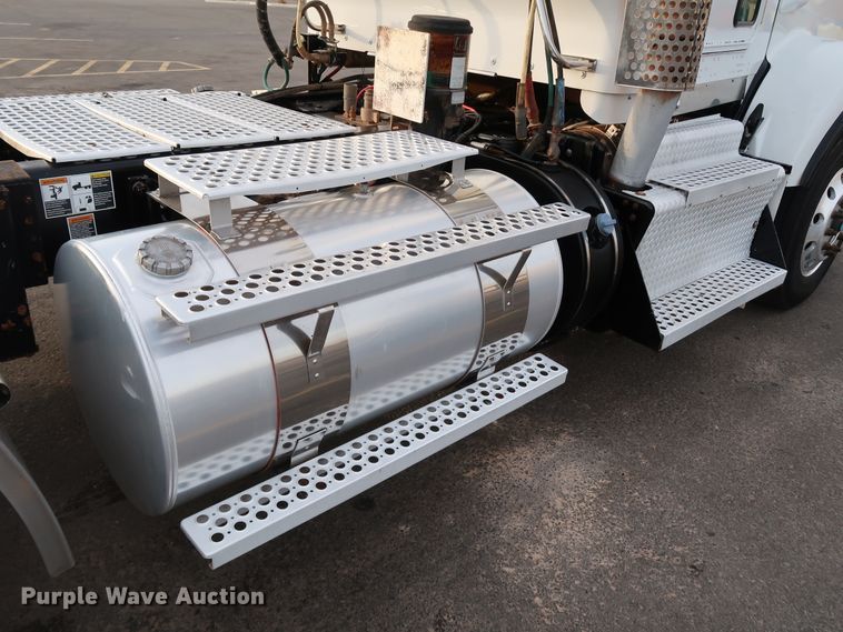 image for item KY9723 2012 Kenworth T800  semi truck