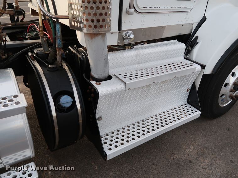 image for item KY9723 2012 Kenworth T800  semi truck