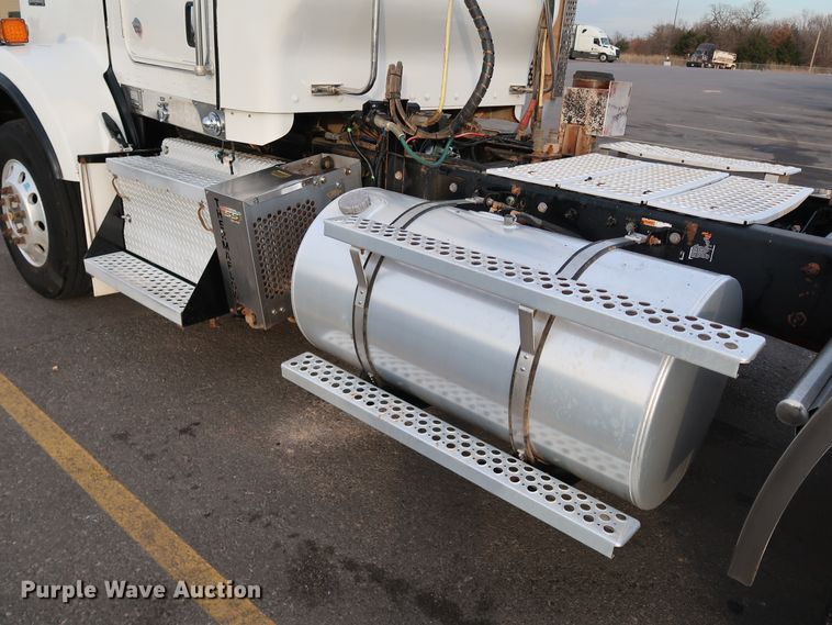 image for item KY9723 2012 Kenworth T800  semi truck