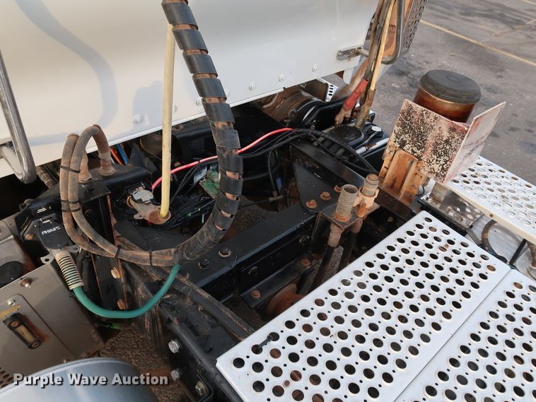 image for item KY9723 2012 Kenworth T800  semi truck