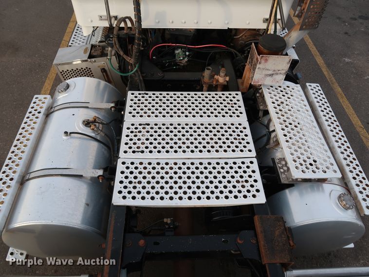 image for item KY9723 2012 Kenworth T800  semi truck