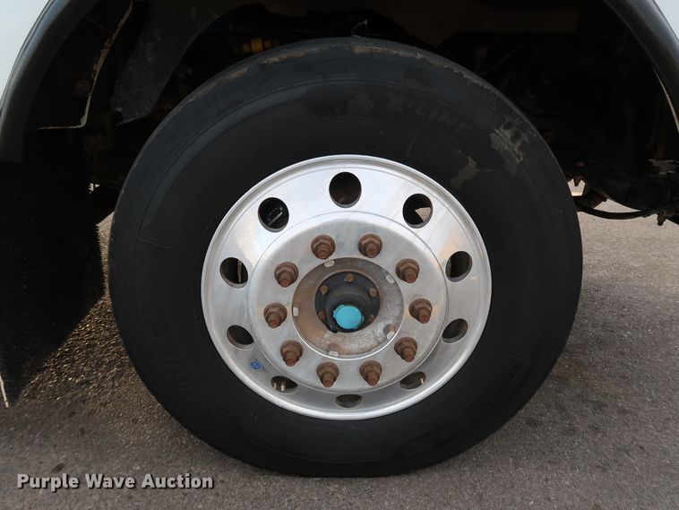 image for item KY9723 2012 Kenworth T800  semi truck