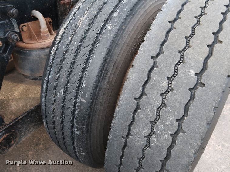 image for item KY9723 2012 Kenworth T800  semi truck